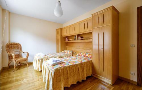 Stunning Home In Badar�n With Wifi And 5 Bedrooms