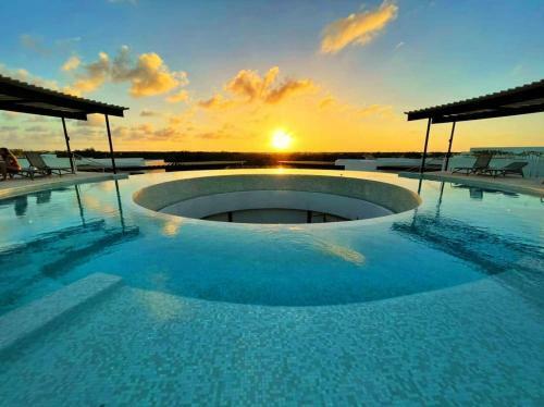 B�ak- C104- Jungle Studio 360� Rooftop Pool And Gym