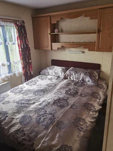 V Lochlands Caravan Park