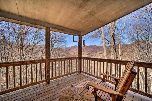 Sun-dappled, Pet-friendly Maggie Valley Cabin