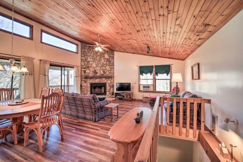 Sun-dappled, Pet-friendly Maggie Valley Cabin