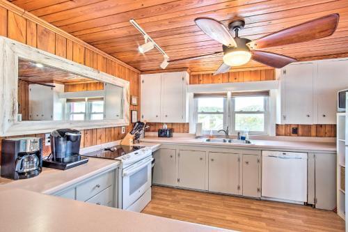 Oceanfront Family Cottage With Beach Access!