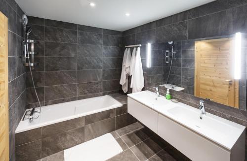 Splendid 2 Bedroom Apartment - Aw 002