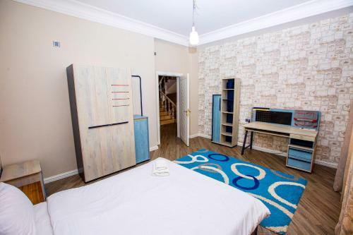Cheerful 5 Bedroom Villa With Pool