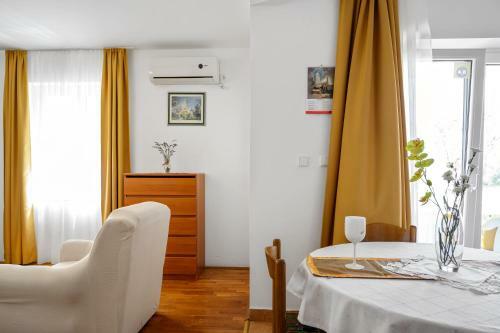 Golden Cape Apartments