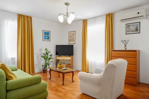 Golden Cape Apartments