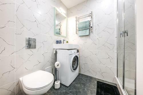 Brand New Central Park & Beach Side Studio Apartment