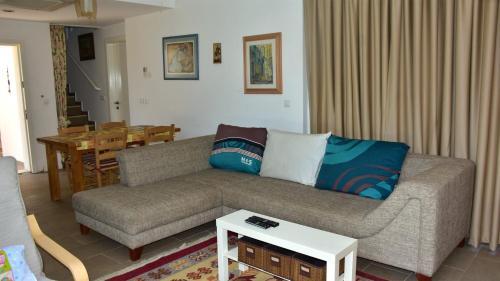 Feronya Villa B10