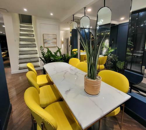 Louis Mo Apartment