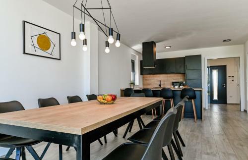 Deluxe Apartment Rova With Private Pool And Sea View