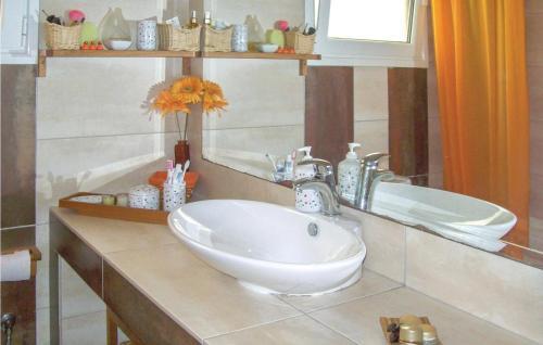 Two-bedroom Holiday Home In Korinthos