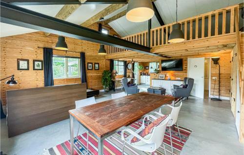 Nice Home In Loosdrecht With Wifi