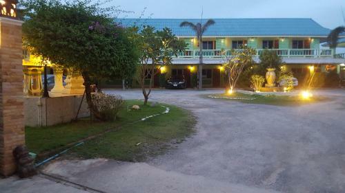 Aparthotel Green View Resort Tha Yang