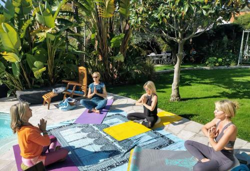 Hostal Blue Dream Cannes Guest House