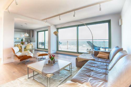 Superior Cliff Apartment