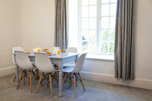 Hengar Manor Apartments