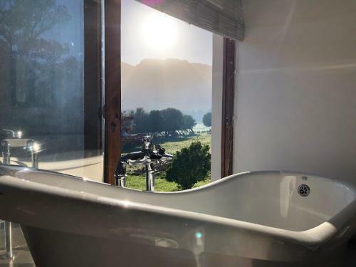 Bed & Breakfast Mountain Shadows Country Manor