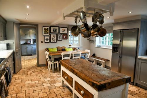 Country Chic In Unique English Village