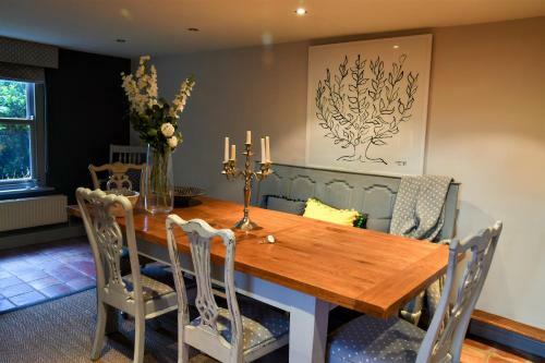Country Chic In Unique English Village