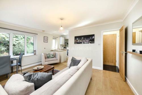 Apartamento One Bedroom Central Slough With Parking