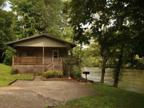Riverfront Tellico Beach Cabin With Private Front Porch