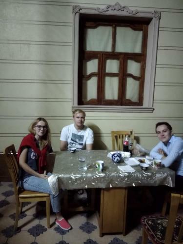 Hostal Zarin Guest House B&B