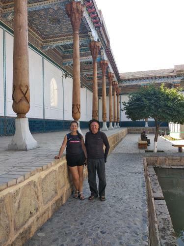 Hostal Zarin Guest House B&B