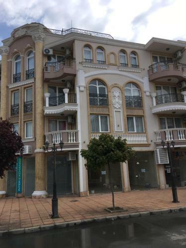 Vase Apartments With Pool