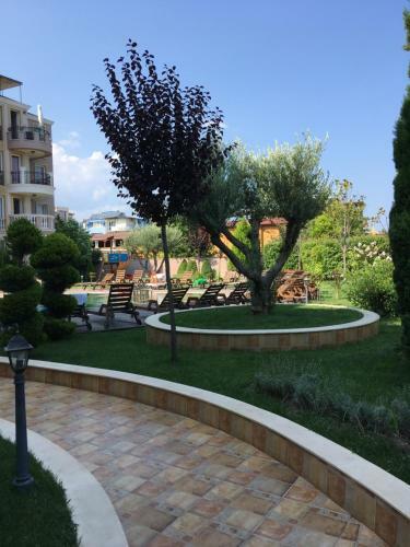 Vase Apartments With Pool
