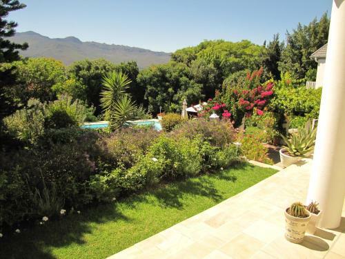 Hostal Alba House Guest House