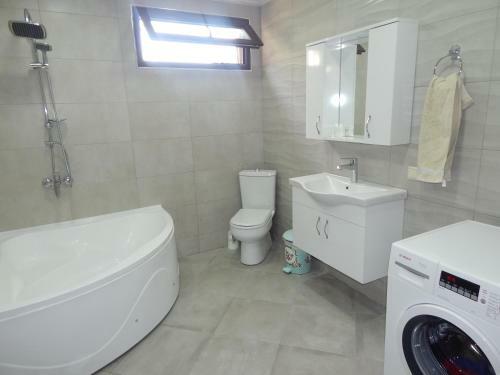 Hostal Guest House On Angisa