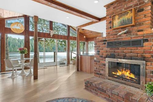 Kemp Lake House