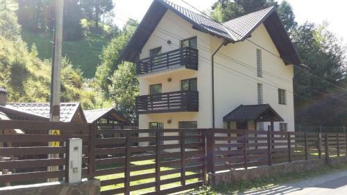 Hostal Casa Fulg De Nea