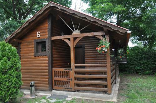 Turul Guesthouse And Camping