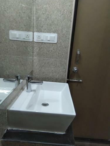 Hotel Chandru De Green