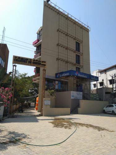 Hotel Chandru De Green