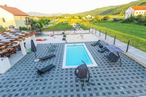 Villa House Shine