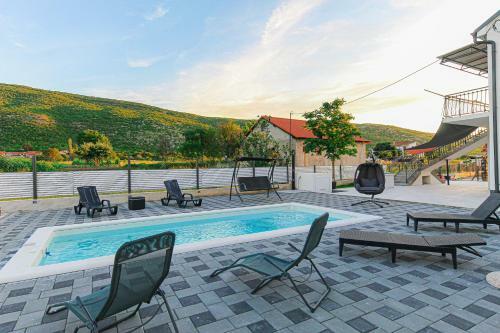 Villa House Shine