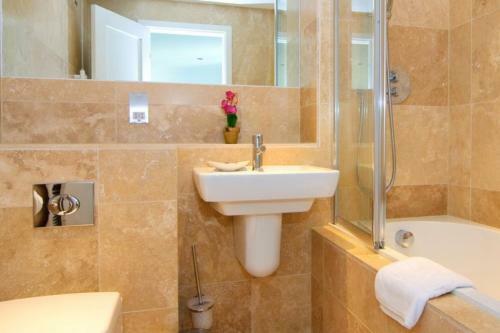Luxury By The Beach, Spacious Apartment