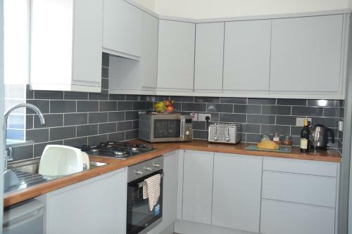 Maytree Apartment - 2 Bedrooms Apartment - Stayseekers