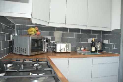 Maytree Apartment - 2 Bedrooms Apartment - Stayseekers