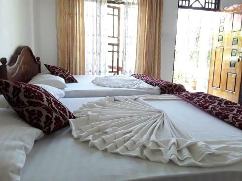 Hostal Ella Grand Peak Hotel