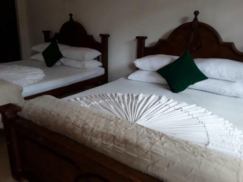 Hostal Ella Grand Peak Hotel