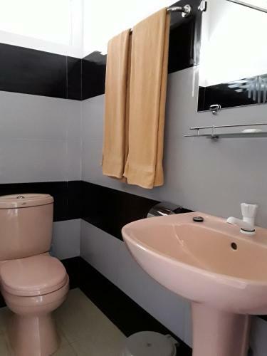 Hostal Ella Grand Peak Hotel