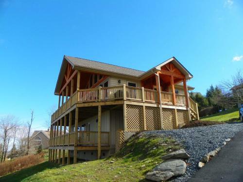 Aussies Den - Panoramic Mountain Views, Hot Tub, Pool Table!