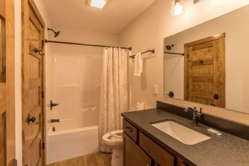 4330 Elevation- Amazing Views On App Ski Mountain, Has Hot Tub, Foose Ball