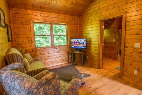 2 Cubs Cabin - Inviting Cabin Near Blowing Rock With Hot Tub, Pool Table, Fire Pit!