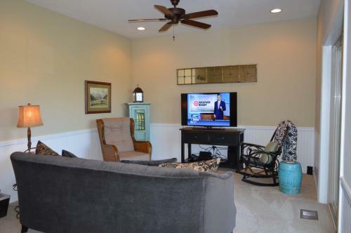 1 Beautiful View - Between Boone & Blowing Rock, Hot Tub, Pool Table!