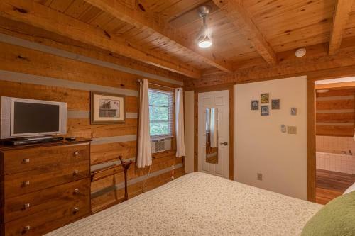 7th Heaven - Rustic Cabin With Pool Table, Close To Hawksnest!