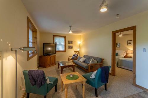 7th Heaven - Rustic Cabin With Pool Table, Close To Hawksnest!